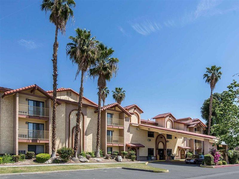 Quality Inn & Suites Bakersfield Exterior photo